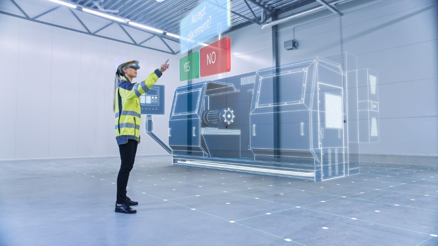 Une ingénieure à l’intérieur d’un entrepôt interagissant avec une interface de réalité virtuelle.