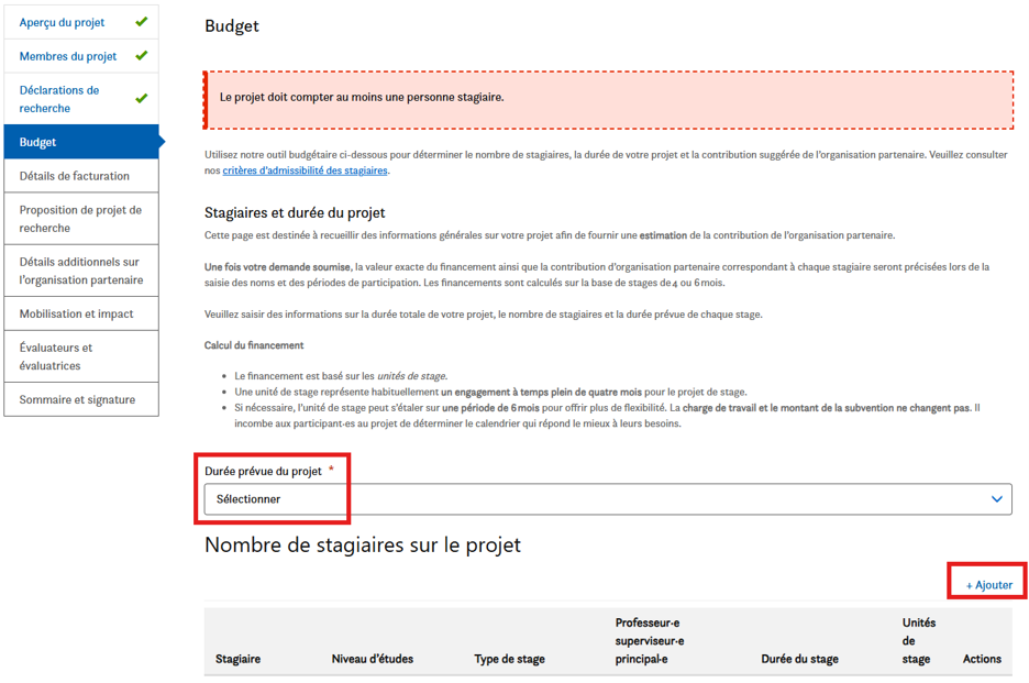 Formulaire Web pour la budgétisation des projets de stage. Des sections sont prévues pour la durée du projet et le nombre de stagiaires. Les champs de saisie et le bouton « Ajouter » sont encadrés en rouge. Un message indique qu’au moins une personne stagiaire est requise.